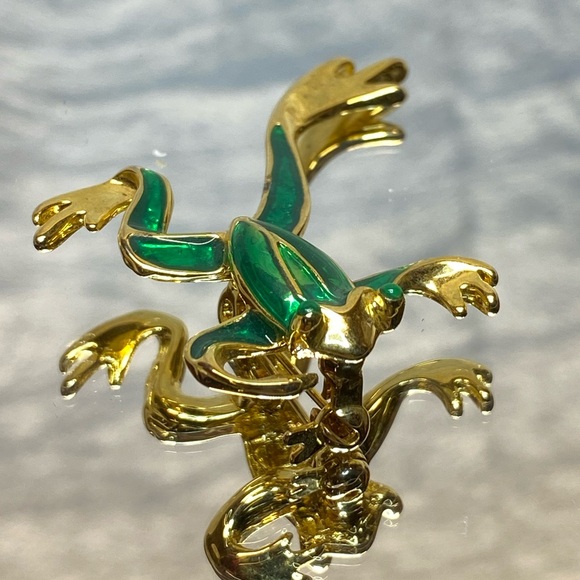 Vintage 1960s Pin Gold Enamel Frog Brooch 2”x 2” - Picture 10 of 10
